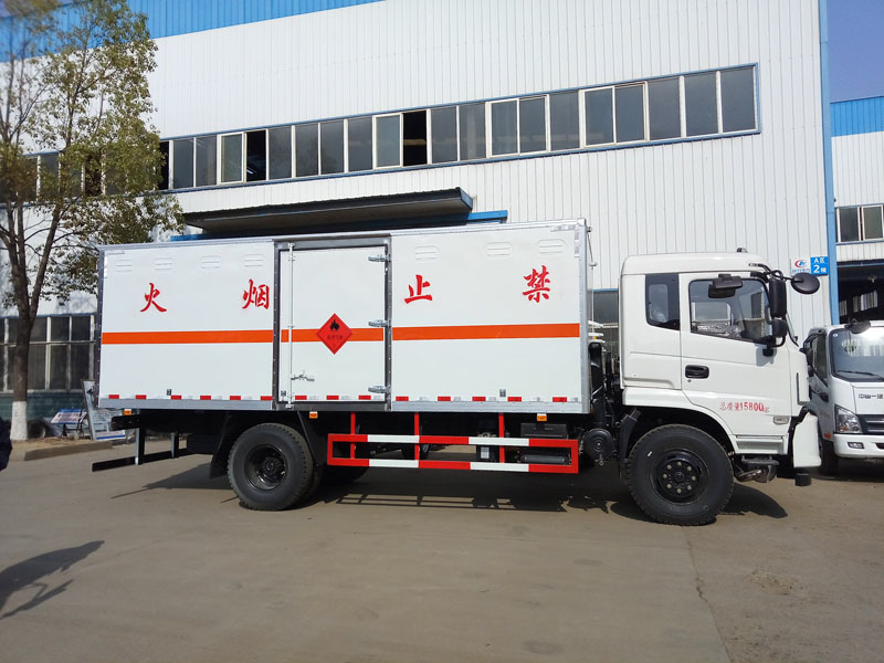 東風6.1米(9噸)氣體廂式車 東風6.1米(9噸)氣體廂式車