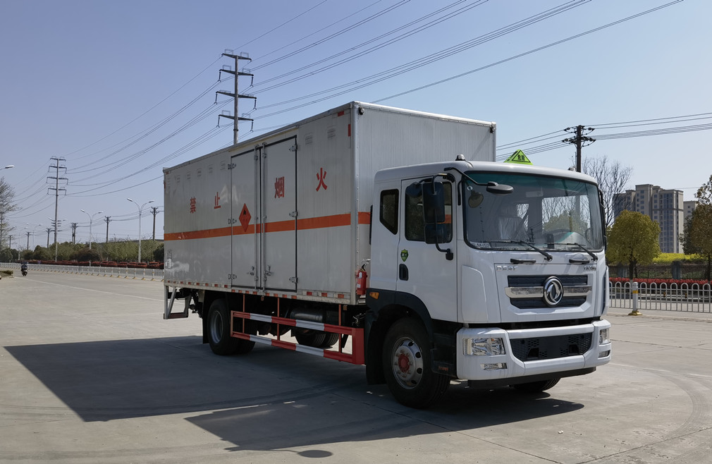東風D9貨廂6.8米/7.6米爆破器材車 東風D9貨廂6.8米/7.6米爆破器材車