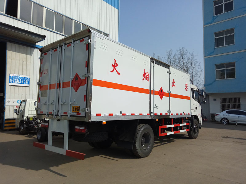 東風6.1米(9噸)氣體廂式車 東風6.1米(9噸)氣體廂式車