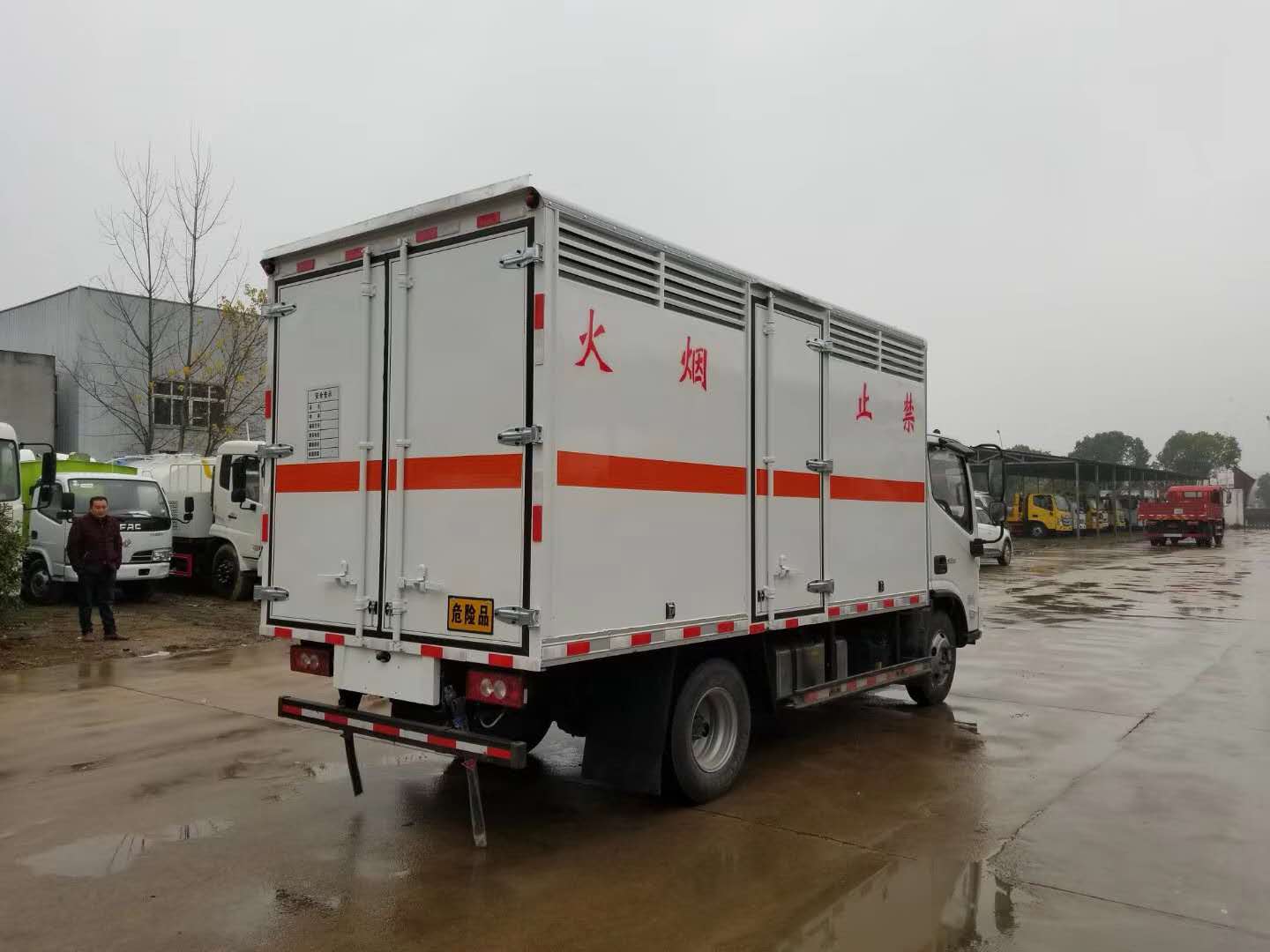 歐馬可4.1米(藍(lán)牌)氣體廂式運(yùn)輸車 歐馬可4.1米(藍(lán)牌)氣體廂式運(yùn)輸車