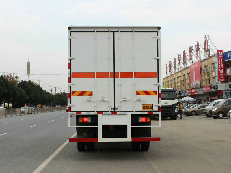 柳汽乘龍6.6米(額載10.6噸)氣體廂式車 柳汽乘龍6.6米(額載10.6噸)氣體廂式車