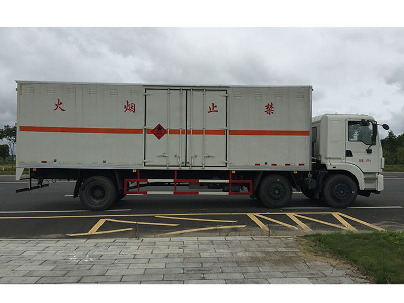 東風9.3米(13.9噸)氣體廂式車 東風9.3米(13.9噸)氣體廂式車