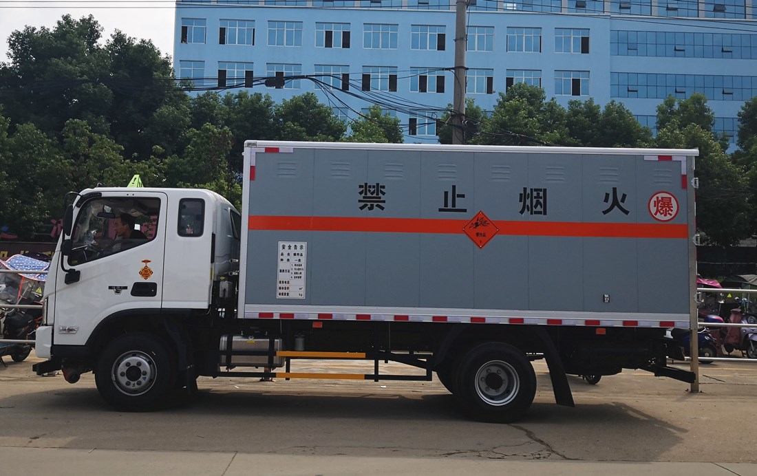 福田歐馬可4.7米貨廂爆破器材運輸車 福田歐馬可4.7米貨廂爆破器材運輸車