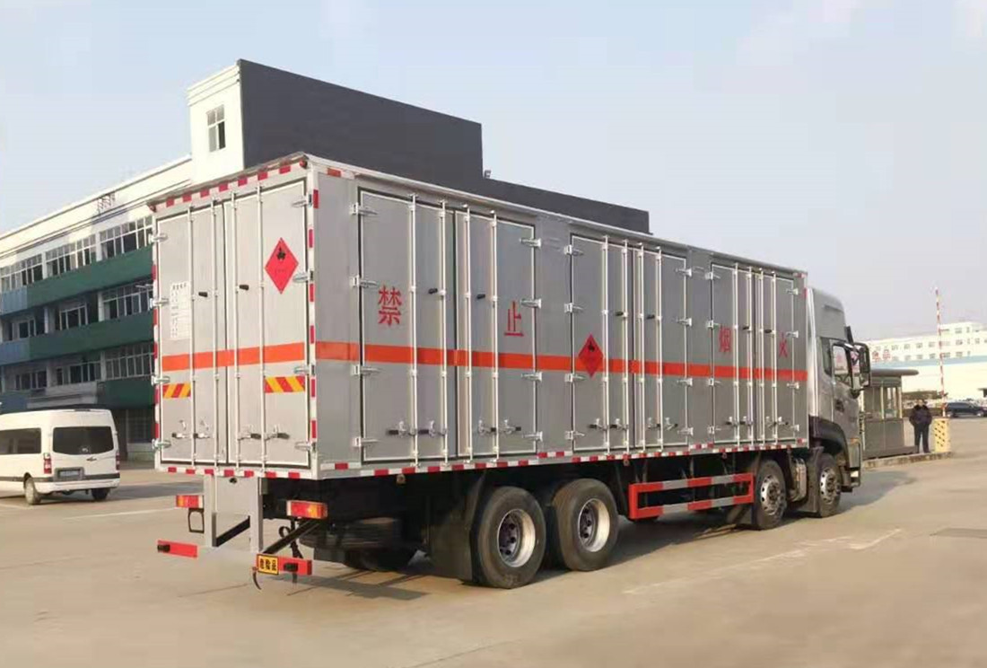 東風天龍國六9.6米易燃氣體廂式運輸車 東風天龍國六9.6米易燃氣體廂式運輸車