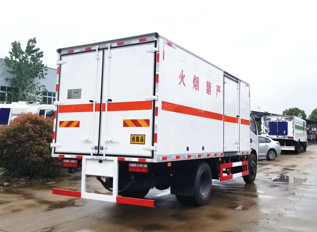 東風(fēng)多利卡5米1氣瓶廂式車 東風(fēng)多利卡5米1氣瓶廂式車