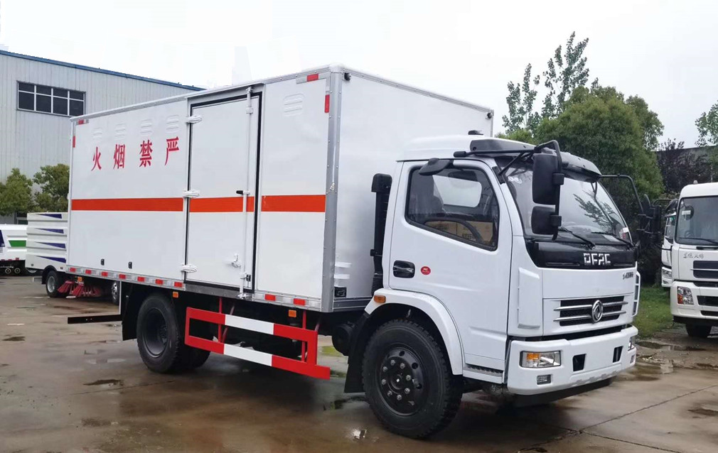 東風(fēng)多利卡5米1氣瓶廂式車 東風(fēng)多利卡5米1氣瓶廂式車