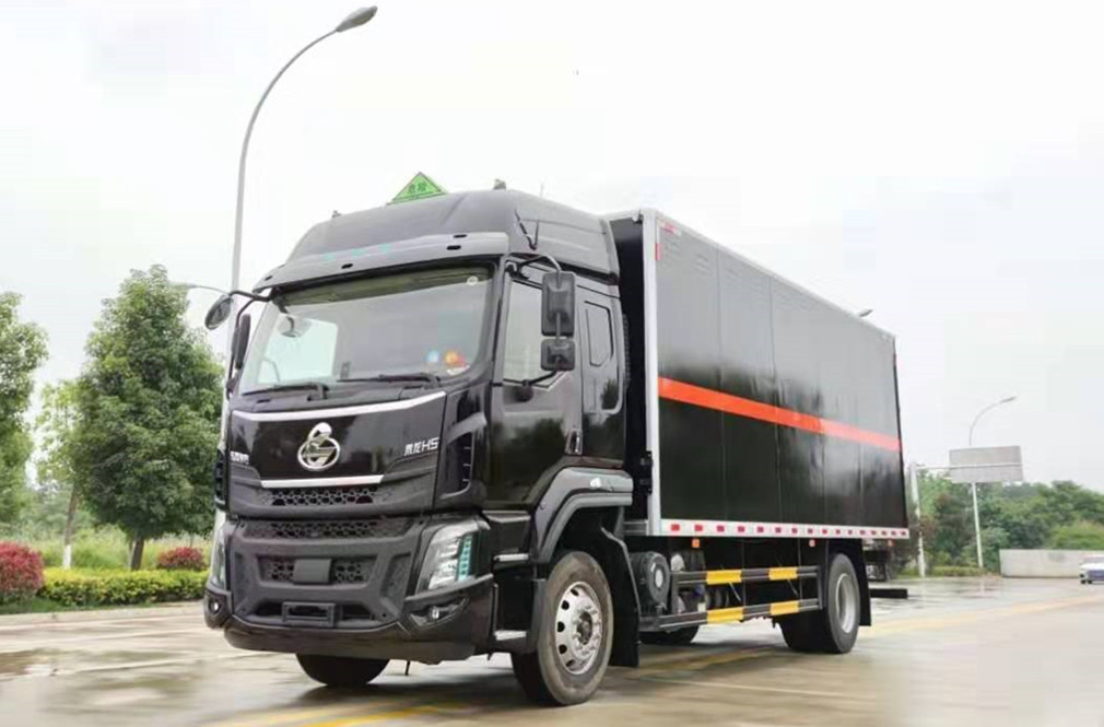 柳汽乘龍9.9噸高頂雙臥爆破器材車 柳汽乘龍9.9噸高頂雙臥爆破器材車