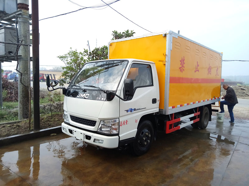 江鈴4.1米(藍牌)易燃固體廂式車 江鈴4.1米(藍牌)易燃固體廂式車