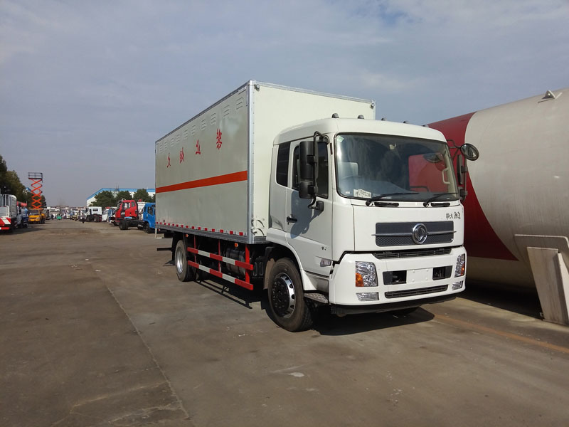 天錦6.6米(9.9噸)液體廂式車 天錦6.6米(9.9噸)液體廂式車