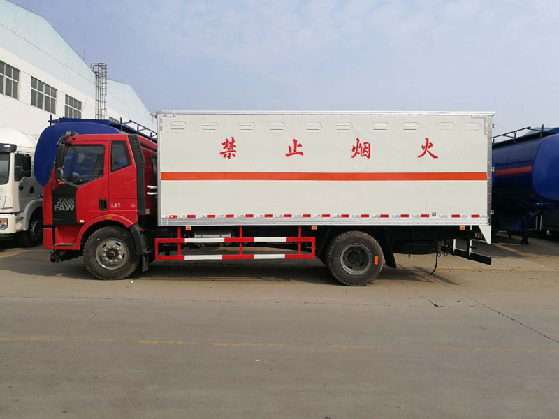 解放6米液體廂式運輸車 解放6米液體廂式運輸車