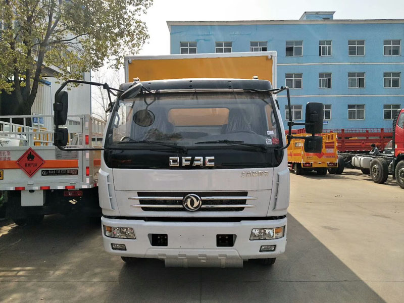 多利卡5.1米(6.4噸)液體廂式車 多利卡5.1米(6.4噸)液體廂式車