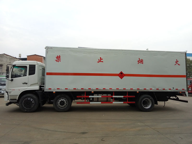 東風天錦8.6米(14.8噸)液體廂式車 東風天錦8.6米(14.8噸)液體廂式車