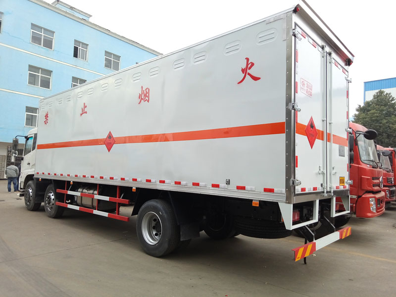 東風天錦8.6米(14.8噸)液體廂式車 東風天錦8.6米(14.8噸)液體廂式車