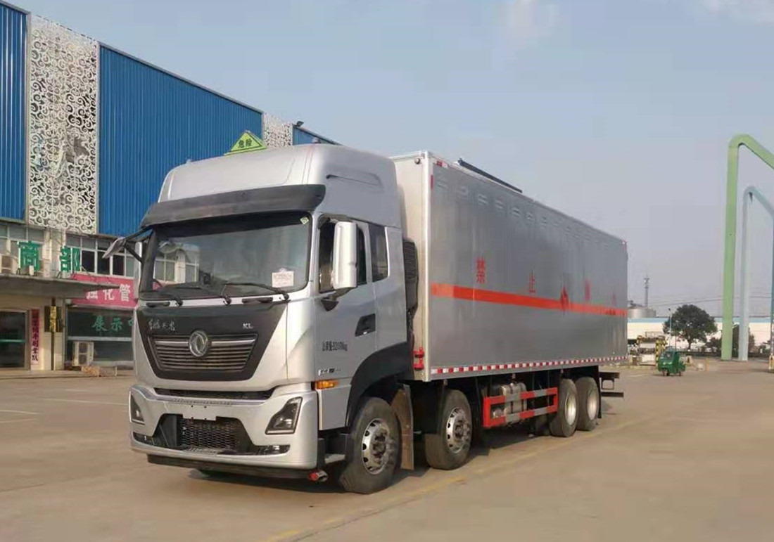 東風天龍國六9.6米易燃液體廂式運輸車 東風天龍國六9.6米易燃液體廂式運輸車