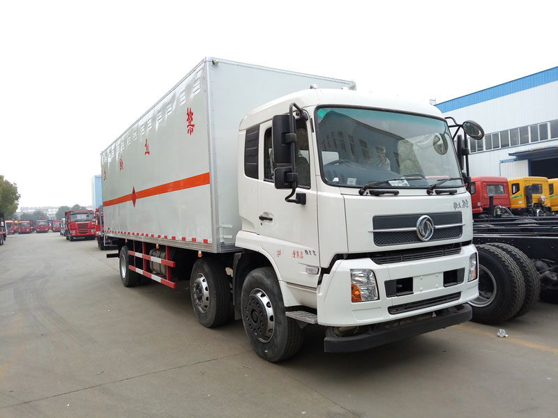 東風天錦8.6米(14.8噸)液體廂式車 東風天錦8.6米(14.8噸)液體廂式車