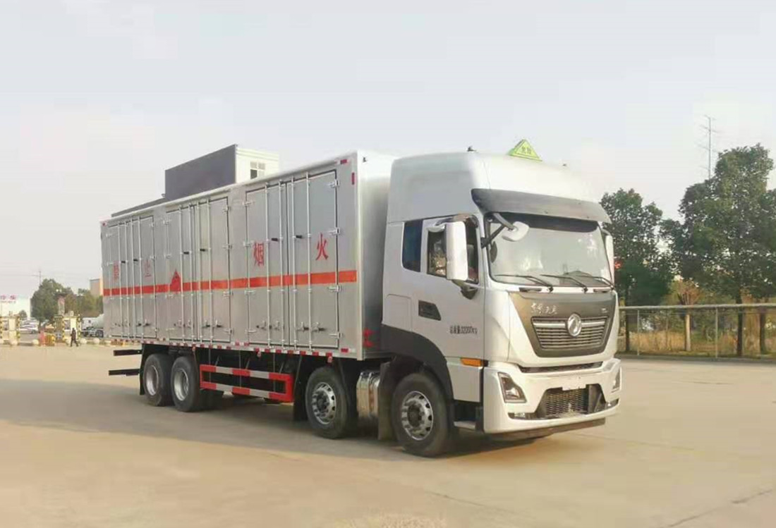 東風天龍國六9.6米易燃液體廂式運輸車 東風天龍國六9.6米易燃液體廂式運輸車