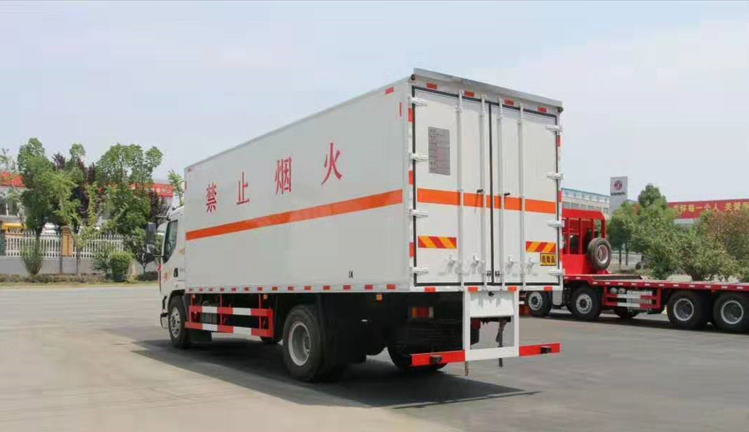 柳汽乘龍腐蝕品廂式車 柳汽乘龍腐蝕品廂式車