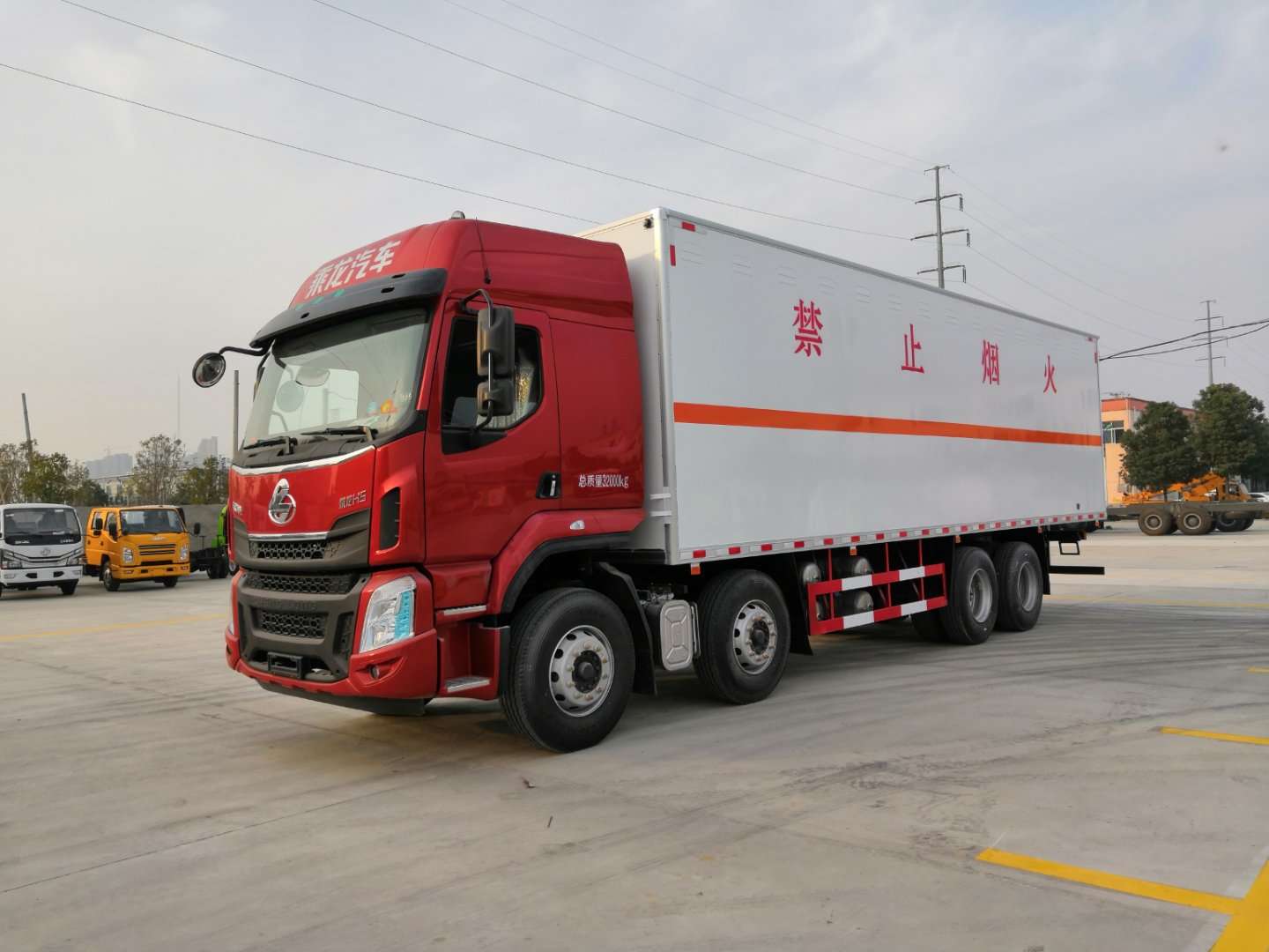 柳汽乘龍9.4米貨廂腐蝕品廂式運輸車 柳汽乘龍9.4米貨廂腐蝕品廂式運輸車