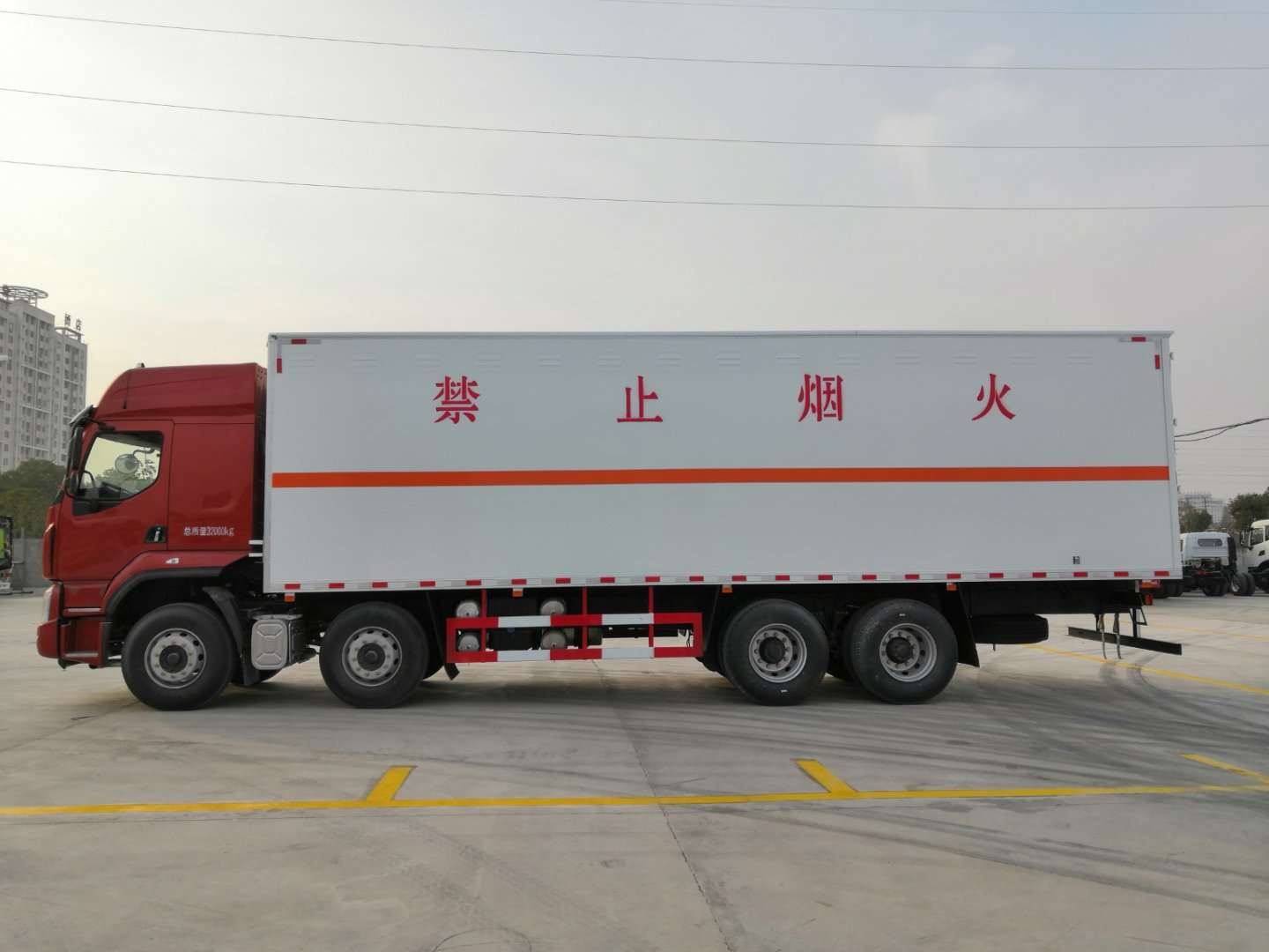 柳汽乘龍9.4米貨廂腐蝕品廂式運輸車 柳汽乘龍9.4米貨廂腐蝕品廂式運輸車