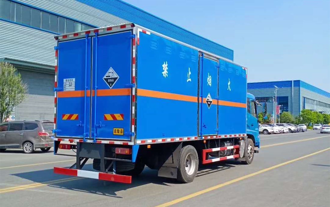 東風天錦八類腐蝕性物品廂式貨車 東風天錦八類腐蝕性物品廂式貨車