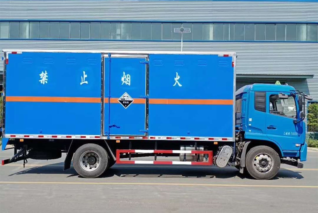 東風天錦八類腐蝕性物品廂式貨車 東風天錦八類腐蝕性物品廂式貨車