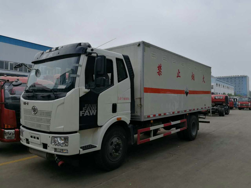 解放6.2米(10.4噸)腐蝕品廂式車 解放6.2米(10.4噸)腐蝕品廂式車