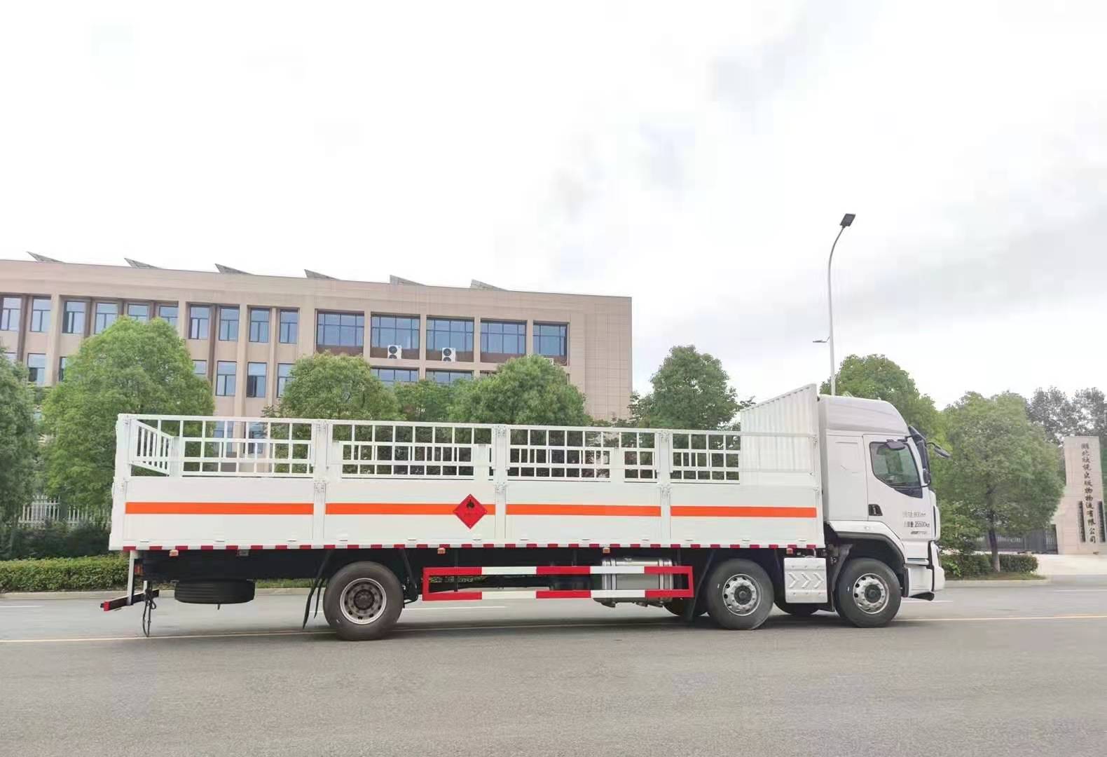 柳汽乘龍三軸9.6米貨廂氣瓶運輸車 柳汽乘龍三軸9.6米貨廂氣瓶運輸車