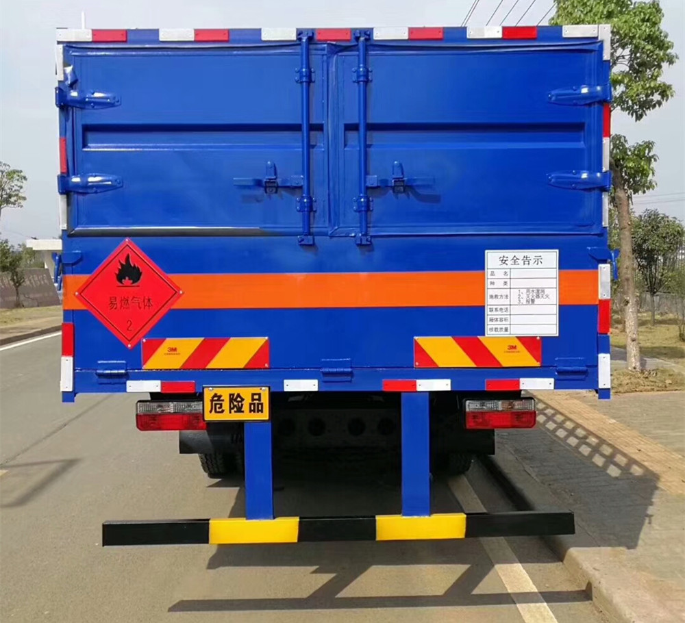 東風6米5額載8.5噸氣瓶運輸車 東風6米5額載8.5噸氣瓶運輸車