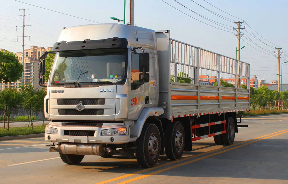 柳汽9.6米(15.3噸)氣瓶車 柳汽9.6米(15.3噸)氣瓶車