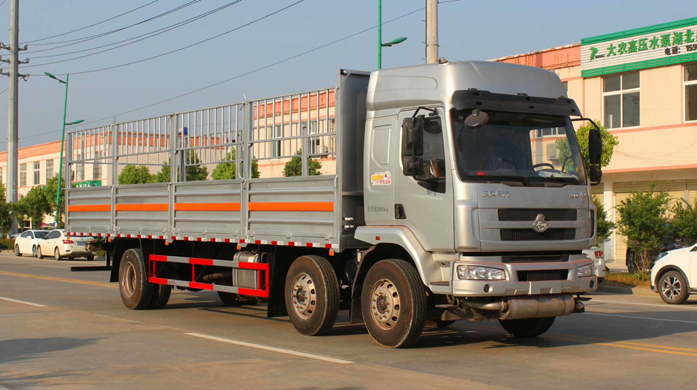 柳汽9.6米(15.3噸)氣瓶車 柳汽9.6米(15.3噸)氣瓶車