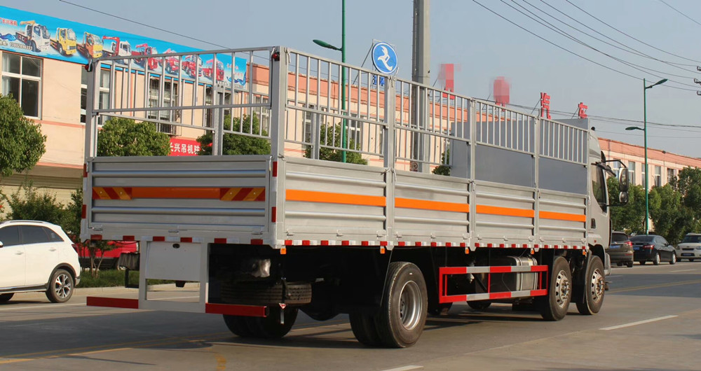 柳汽9.6米(15.3噸)氣瓶車 柳汽9.6米(15.3噸)氣瓶車