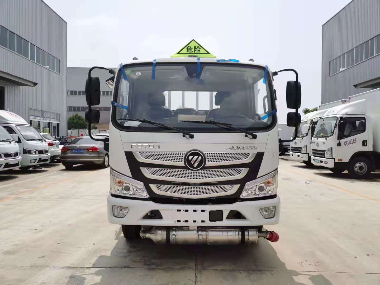 福田歐馬可4.1米貨廂氣瓶運(yùn)輸車 福田歐馬可4.1米貨廂氣瓶運(yùn)輸車