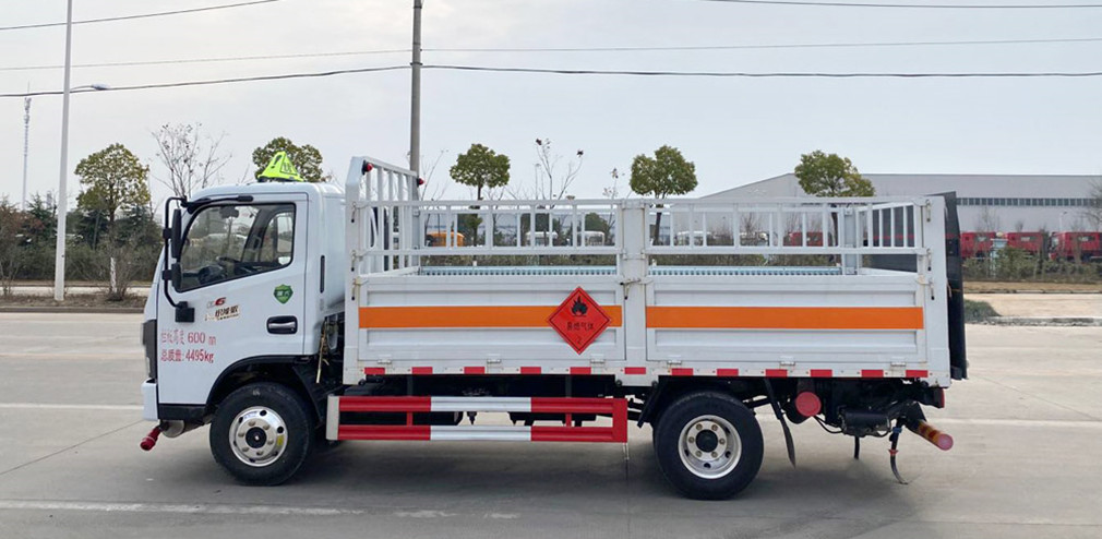 東風4.1米貨廂氣瓶運輸車 東風4.1米貨廂氣瓶運輸車