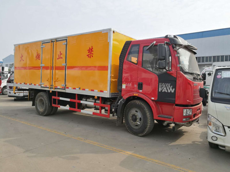 解放6.2米(10.4噸)雜項危險品廂式車 解放6.2米(10.4噸)雜項危險品廂式車