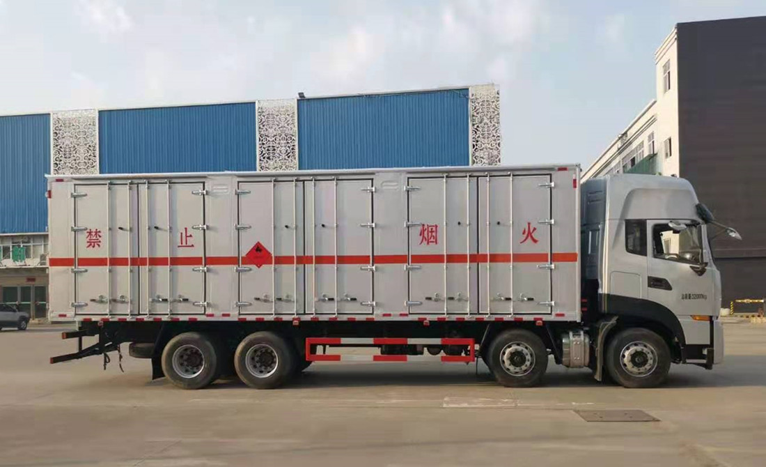 東風(fēng)天龍國六9.6米雜項危險品廂式運輸車 東風(fēng)天龍國六9.6米雜項危險品廂式運輸車