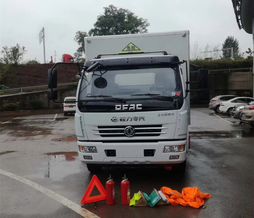 東風5米1廢舊電池運輸車 東風5米1廢舊電池運輸車