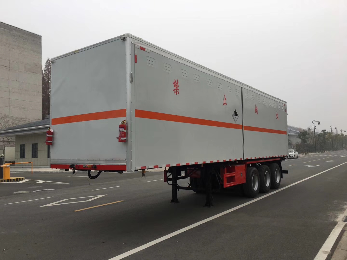 雜項危險品半掛廂式運輸車 雜項危險品半掛廂式運輸車