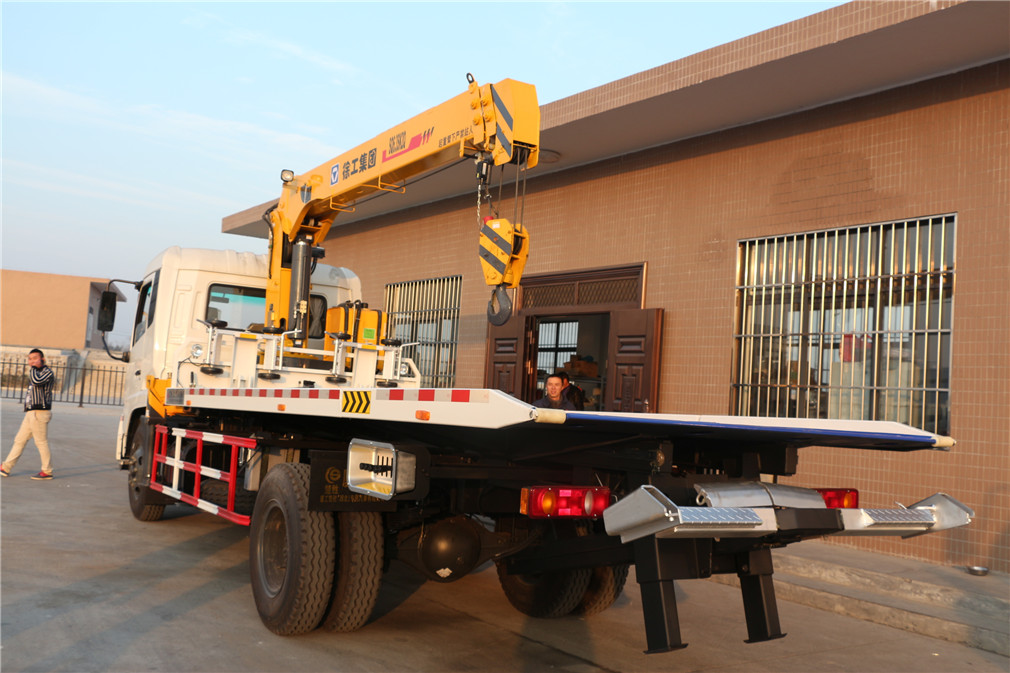 東風天錦平板帶吊清障車 東風天錦平板帶吊清障車