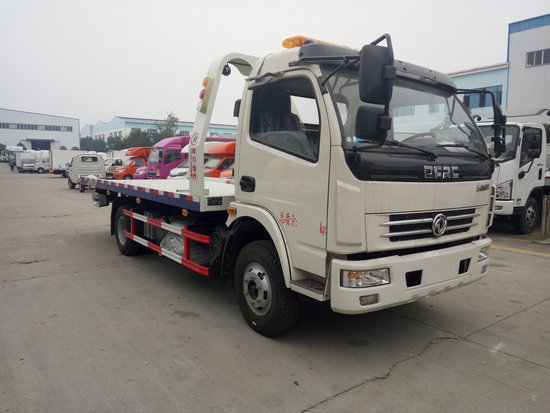 東風多利卡國五一拖二清障車(帶吊機) 東風多利卡國五一拖二清障車(帶吊機)