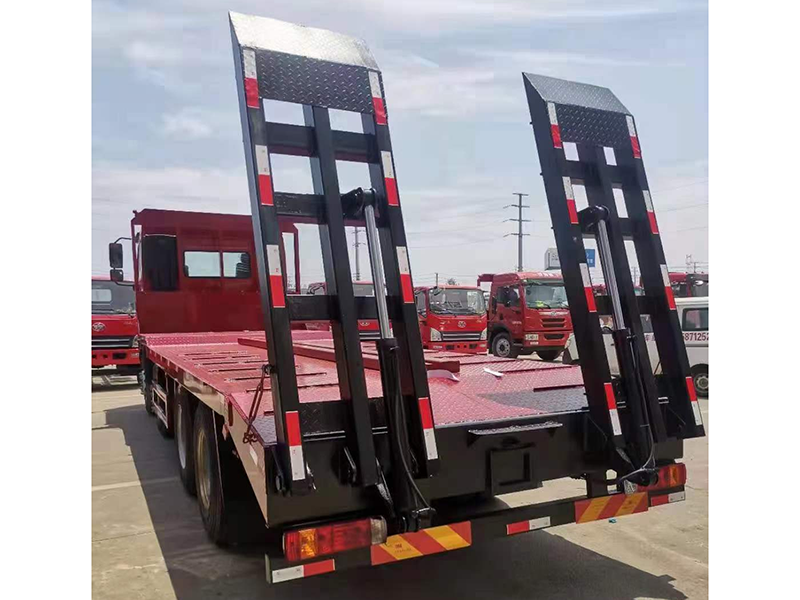 國(guó)六東風(fēng)柳汽前四后八平板運(yùn)輸車