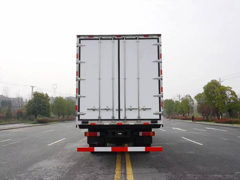 解放J6L小三軸冷藏車 解放J6L小三軸冷藏車