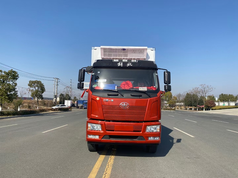 解放J6L小三軸9米6國六(天然氣)冷藏車 解放J6L小三軸9米6國六(天然氣)冷藏車