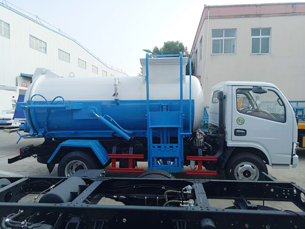 東風(fēng)4方餐廚垃圾車 東風(fēng)4方餐廚垃圾車