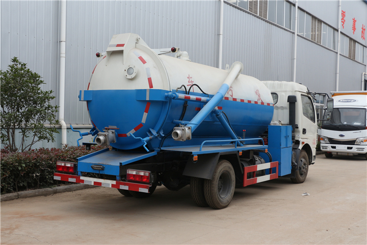 東風(fēng)多利卡5方吸污車 東風(fēng)多利卡5方吸污車