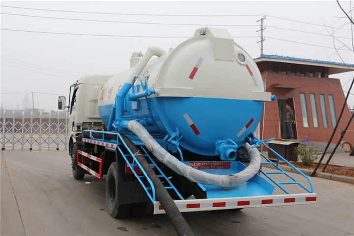 東風(fēng)多利卡5方吸污車 東風(fēng)多利卡5方吸污車