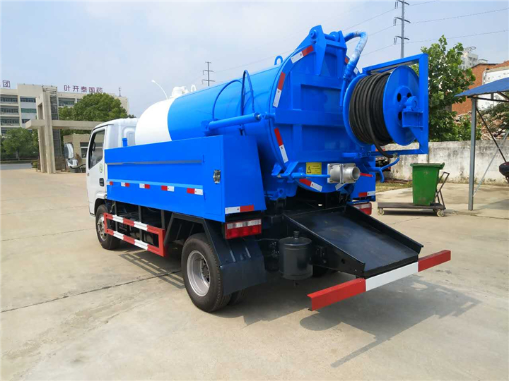 東風(fēng)小多利卡吸污車 東風(fēng)小多利卡吸污車