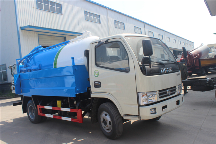 東風(fēng)小多利卡吸污車 東風(fēng)小多利卡吸污車
