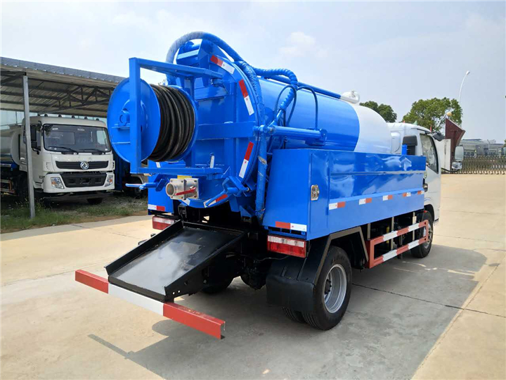 東風(fēng)小多利卡吸污車 東風(fēng)小多利卡吸污車