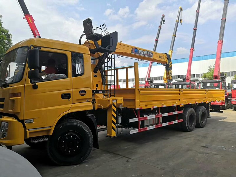 東風華神后八輪12噸工程黃