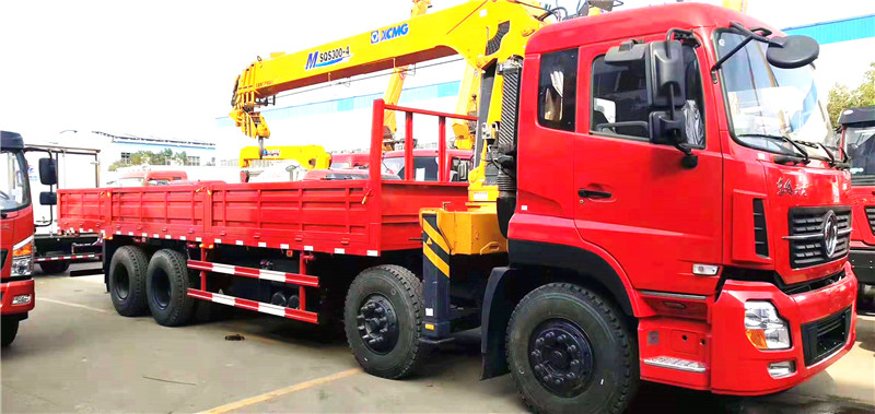 天龍前四后八12噸吊機 天龍前四后八12噸吊機